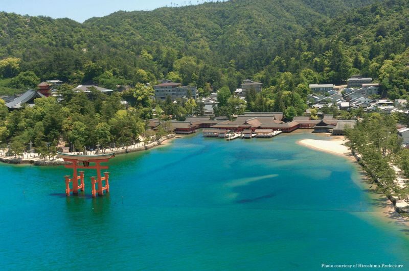 Hiroshima & Miyajima Day Tour from Hiroshima, Kyoto or Osaka - Itsukushima Shrine and the great torii gate