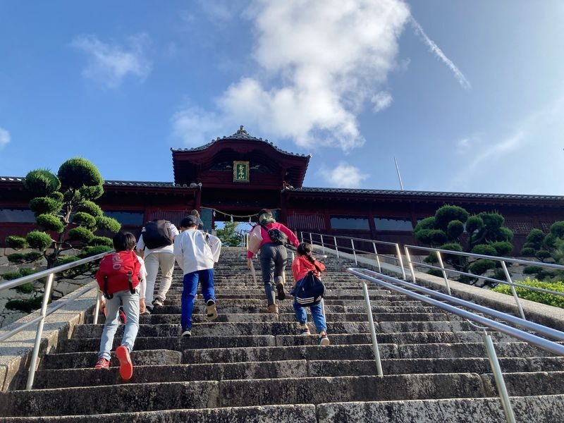 Hiroshima: Morning Hike Tour & Open-air Tea Ceremony - Green tea at the mountain’s Okumiya Shrine