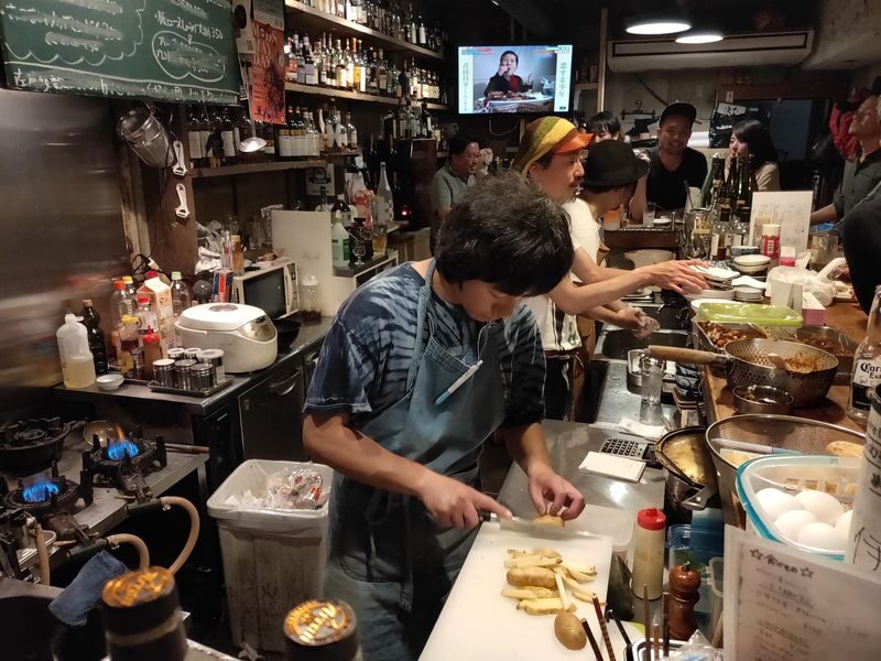 Hiroshima Nighttime Food and Local Adventure Tour - An evening built around Hiroshima’s food streets