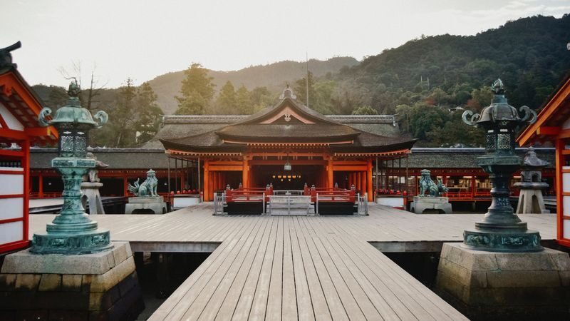Hiroshima to Miyajima: Private 6-Hour Tour with Local by Ferry - A private day linking Hiroshima and Miyajima