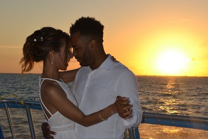 Historic 7-Mile Bridge Sunset Cruise in Marathon - A Sunset Cruise that Combines Nature, History, and a Touch of Celebration