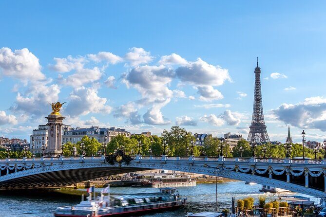 Historic Paris: Exclusive Private Tour with a Local Expert - Key Points