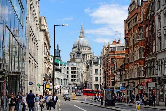Historic Pubs of London - Discovering Londons Pubs: A Journey Through Time and Taverns