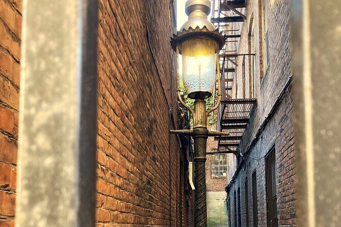 Historic Underground Railroad Walking Photo Tour w Local Guide - Detailed Breakdown of the Itinerary