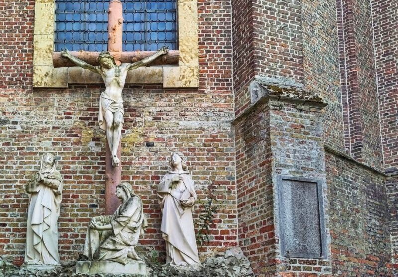 Historical Bruges: Jerusalem Chapel and Univ. of Commerce - Who Should Consider This Tour