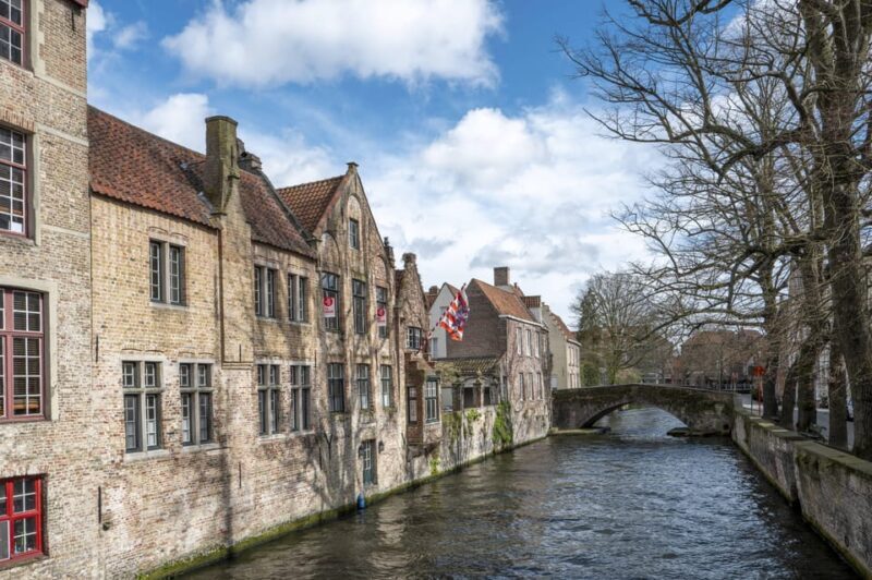Historical walk in Bruges with local guide. Praline included - The Ultimate Guide to Your Bruges Walking Tour
