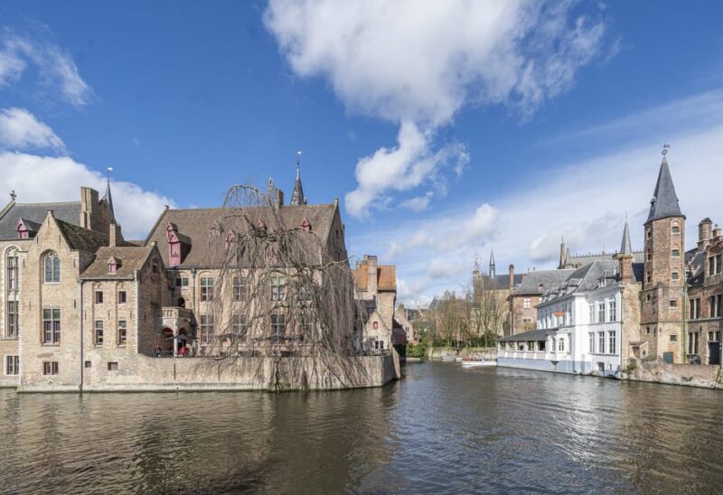 Historical walk in Bruges with local guide. Praline included - The Real Value of This Experience