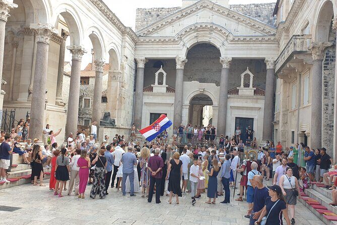 History Split Walking Tour in French -Small group - FAQ