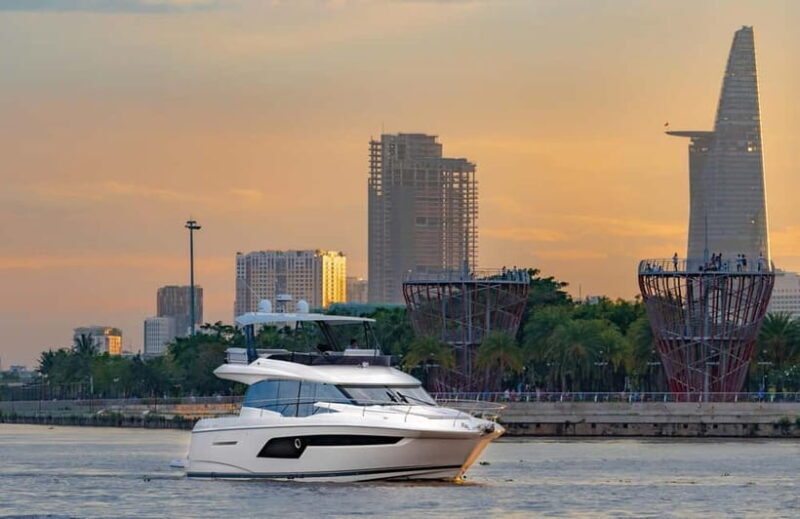 Ho Chi Minh City: Luxury Sunset Yacht Tour on Saigon River - Key Points