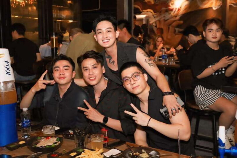 Ho Chi Minh City Street Food Private Tour With Dancing Bar - Exploring Ho Chi Minh City After Dark: A Street Food and Nightlife Tour