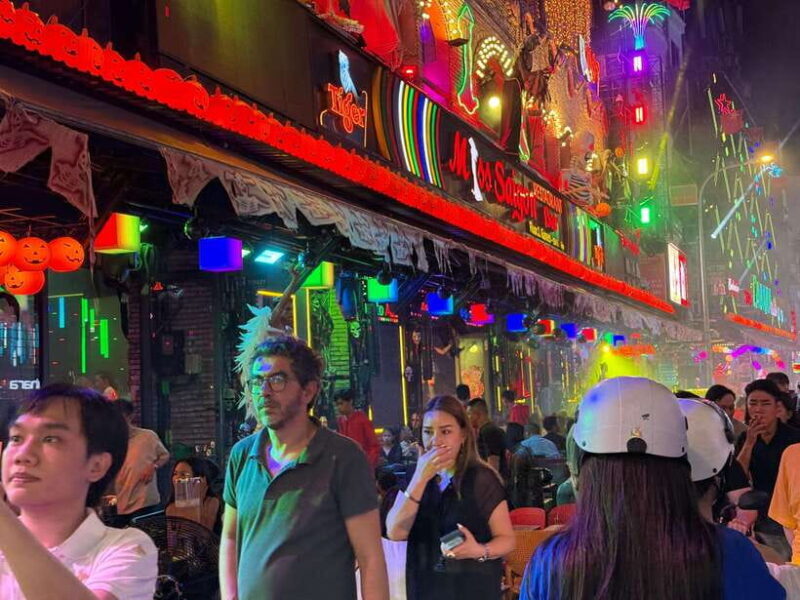 Ho Chi Minh City Street Food Tour With Acoustics Live Music - Key Points