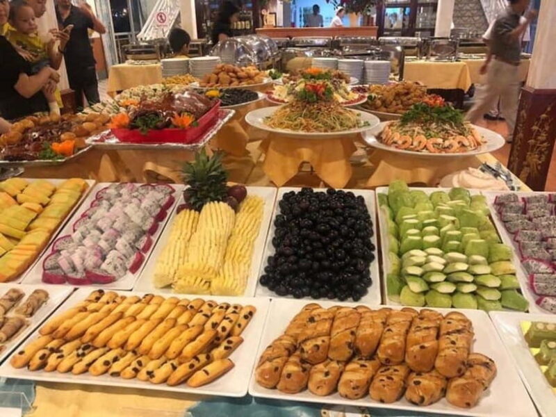 Ho Chi Minh: Enjoyable Dinner on Cruise with Live Music - Key Points