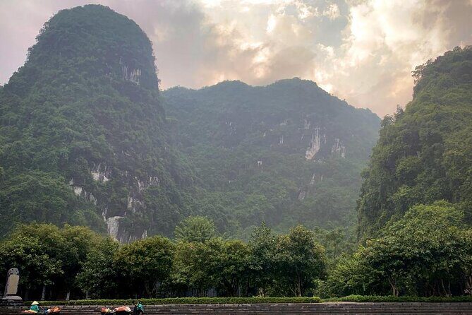 Hoa Lu - Tam Coc - Mua Cave Full Day - LIMOUSINE - FAQs