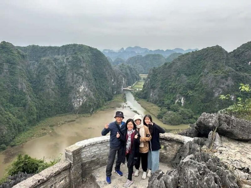 Hoa Lu - Trang An Boat Trip & Mua Cave small group tour - Key Points