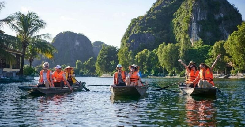 HOA LU - TRANG AN FULL DAY TRIP BY LIMOUSINE FROM HA NOI - Exploring Ninh Binh: Hoa Lu and Trang An in a Day