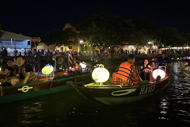 Hoai River Boat Trip by Night with Release Lantern - What the Reviews Tell Us