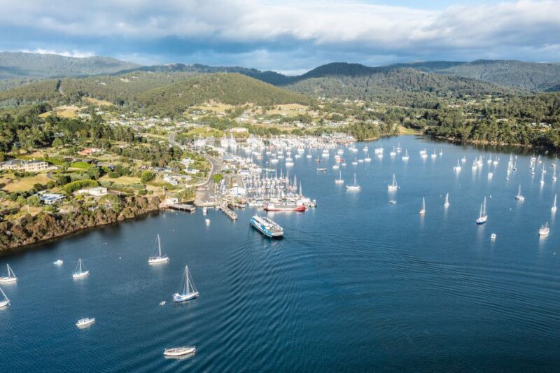 Hobart: Bruny Island Tour with Hotel Lunch & Lighthouse Tour - Key Points