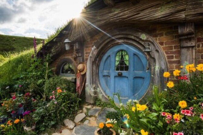 Hobbiton and Waitomo Caves Arrive in Comfort and Style - Key Points