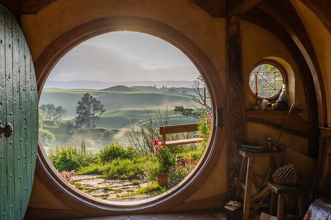 Hobbiton Movie Set and Hamilton Gardens Small Group-from Auckland - The Magic of Hobbiton