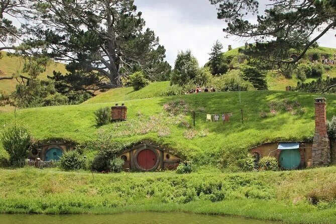 Hobbiton Movie Set and Waitomo Caves Exclusive (1-6 traveler) - Key Points