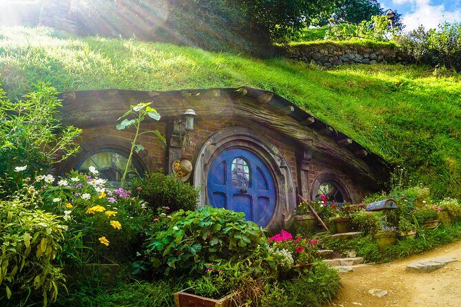 Hobbiton Movie Set & Blue Springs: Private Tour from Auckland - An Insider’s Look at the Hobbiton Movie Set & Blue Springs Private Tour from Auckland