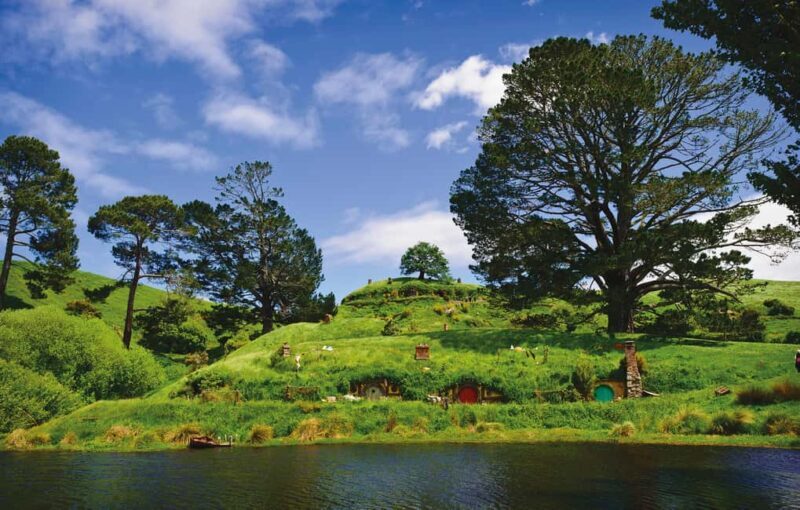 Hobbiton Movie Set & Te Puia Geothermal Valley Private Tour - Exploring the Hobbiton Movie Set