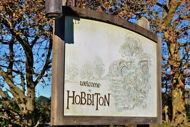 Hobbiton Movie Set & Waitomo Glow Worm Caves Private Tour - A Closer Look at the Tour Experience