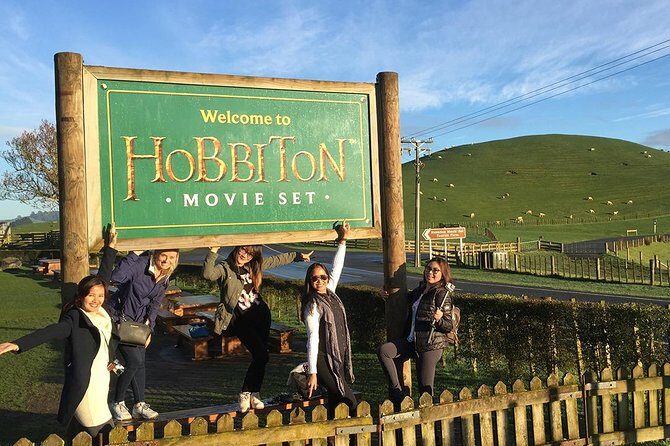 Hobbiton & Rotorua Small Group Tour including Te Puia from Auckland - Exploring the Hobbiton & Rotorua Small Group Tour: A Deep Dive
