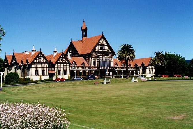Hobbiton & Waitomo Caves Exclusive Luxury Day Tour From Auckland - The Sum Up