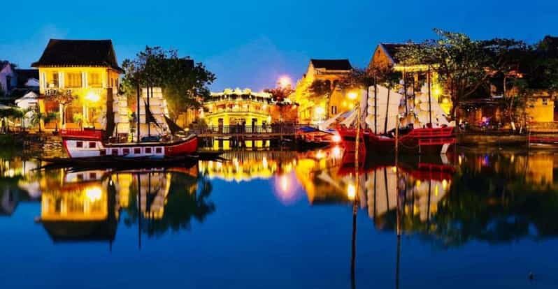 Hoi An City TourBoat RideRelease Flower Lantern on river - The Scenic Boat Ride and Lantern Release
