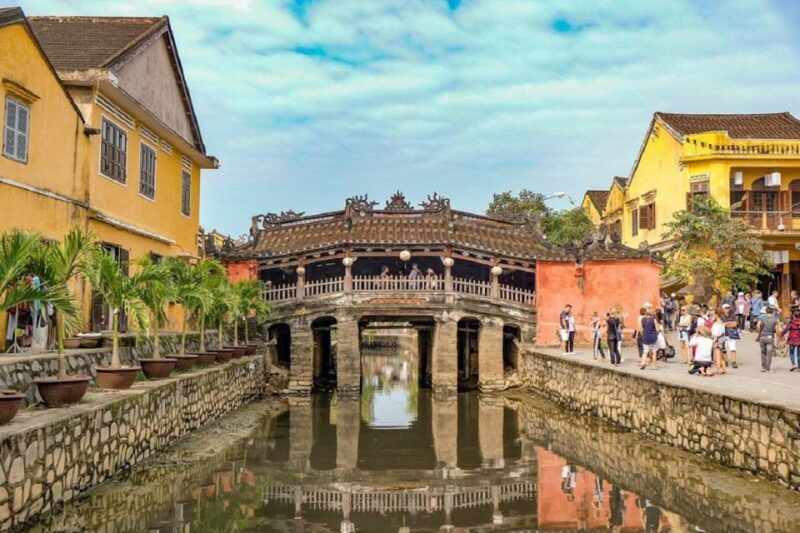 Hoi An City TourBoat RideRelease Flower Lantern on river - Key Points