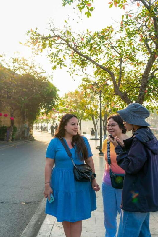 Hoi An: Guided Tour of Town and Fish Market with Breakfast - Key Points