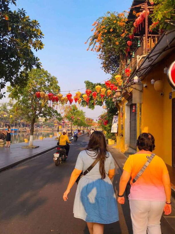 Hoi An: Guided Tour of Town and Fish Market with Breakfast - Practical Considerations