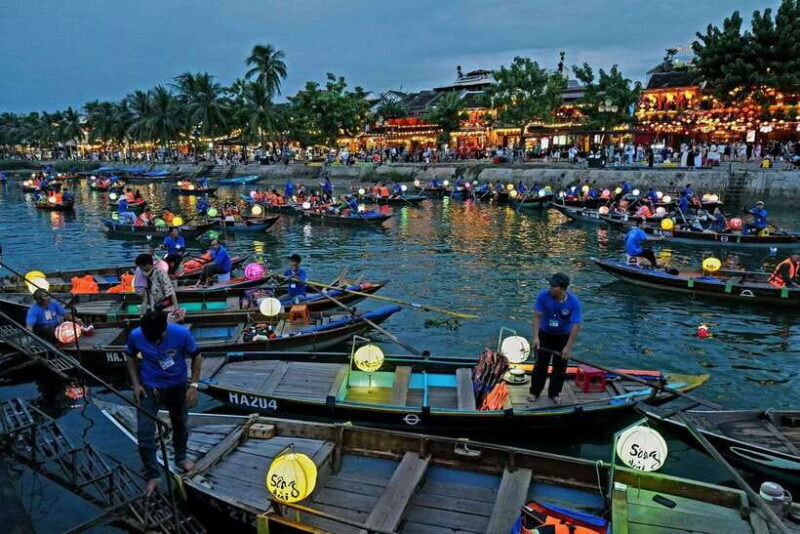 Hoi An: Hoai River Boat Trip by Night with Release Lantern - What Is This Tour Exactly?
