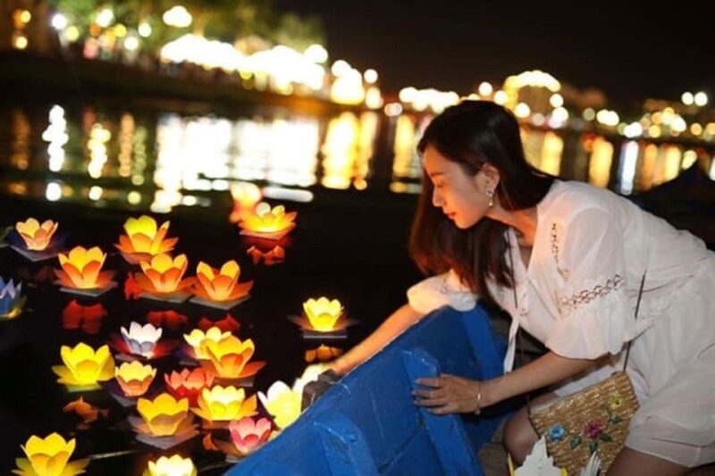 Hoi An : Night Boat Trip and Floating Lantern on Hoai River - Hoi An: Night Boat Trip and Floating Lantern on Hoai River