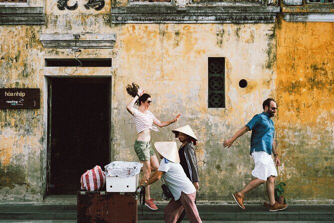 Hoi An Photo Walking Tour: Explore with a Local Photographer - Exploring Hoi An with a Personal Photographer: A Closer Look