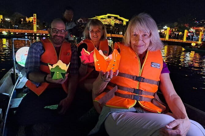 Hoi An street foods, night market and lantern boat ride - Discover the Flavors and Scenes of Hoi An: Street Foods, Night Market, and Lantern Boat Ride