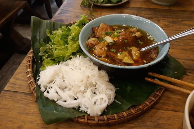 Hoi An street foods, night market and lantern boat ride - Key Points