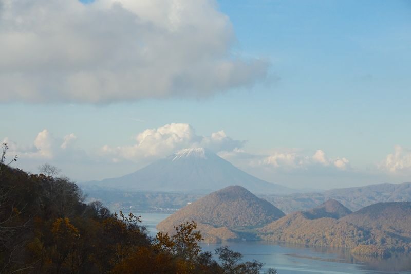 Hokkaido | Lake Toya, Noboribetsu Jigokudani (Hell Valley), Mount Usu Day Trip with Gourmet Food & Stunning Views | Depart from Sapporo - Showa-shinzan and Mount Usu: pick your priority