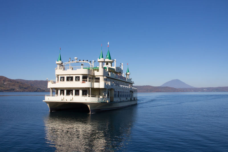 Hokkaido: Lake Toya Steamboat Experience - Espoir’s seating, cafe and capacity