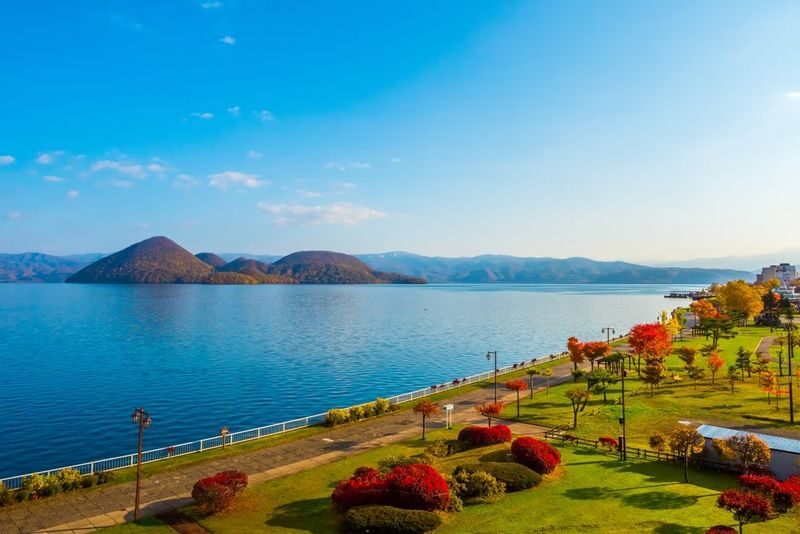 Hokkaido Mount Yotei, Lake Toya, Noboribetsu Nature Day Tour (Small Group Transfer) - Who should book this tour?