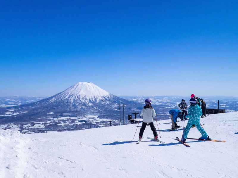 Hokkaido Niseko Chinese and English Private Snowboard/Ski Instructor and Photography Services - Cold-weather clothing and booking details