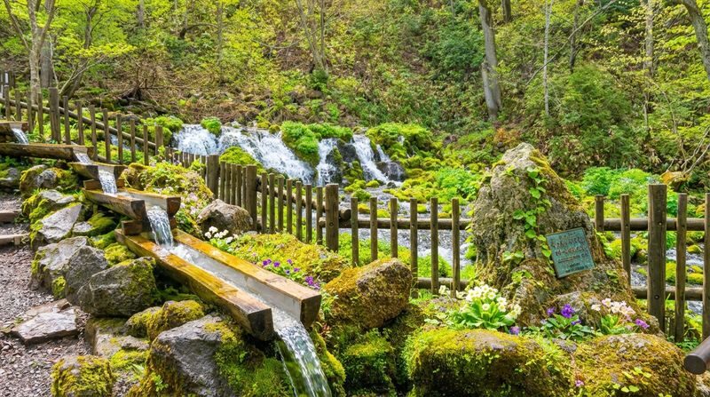 Hokkaido Noboribetsu Day Tour | Lake Toya (Optional Snowmobile in Winter) & Lake Hill Farm & Showa Shinzan & Jigokudani (Hell Valley) & Fukiidashi Park (Matsusui Park) | Multiple Itineraries Available - Toyako Onsen: a brief look at the lakeside resort