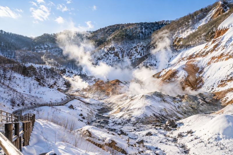 Hokkaido Noboribetsu Jigokudani (Hell Valley) + Showa Shinzan + Lake Toya Day Trip (Sapporo/Lake Toya Departure) - Showa-shinzan and the optional Bear Ranch