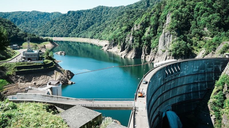 Hokkaido One-Day Tour: Hoheikyo Gorge, Jozankei, Lake Toya, Showa Shinzan, and Mount Yotei Spring Water Park (Departing from Sapporo) - Lake Toya: the view worth protecting time for