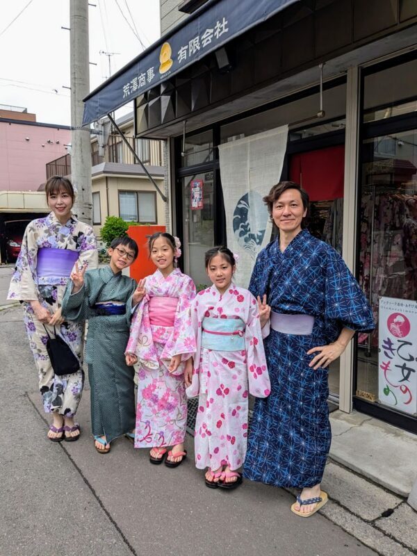 Hokkaido Otaru Kimono Rental Experience (Provided by Otaru Yuno Kimono Shop otomenokimono) - Getting dressed near Otaru Station