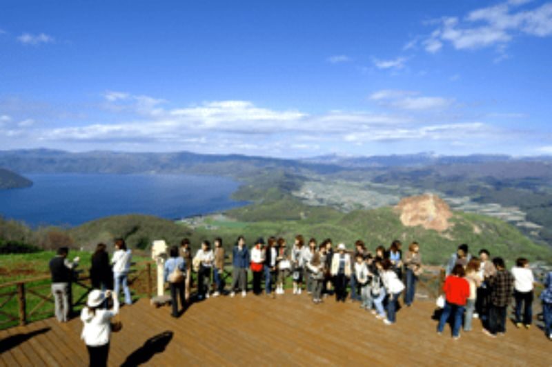 Hokkaido Regular Sightseeing Bus: D Lake Shikotsu & Lake Toya Round Trip Course (Audio Guide Course) - How the guide and audio commentary work