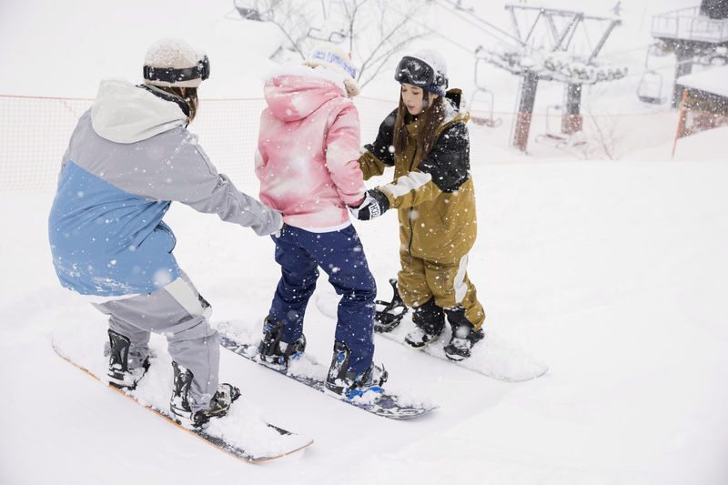 Hokkaido Rusutsu Private Ski Lesson (EN/CN) with Photography - Getting to the resort and dressing for the cold