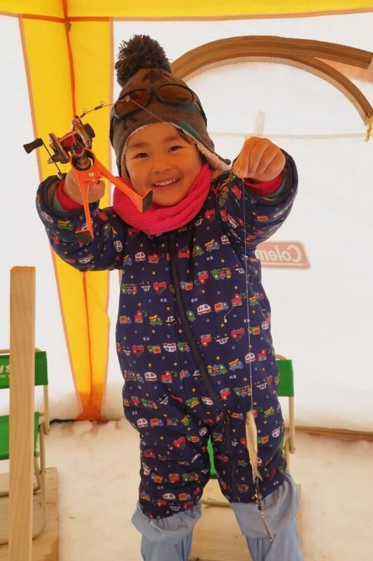 Hokkaido, Sapporo Ice Fishing: Sapporo Smelt Fishing Experience - Setting Up on the Ice