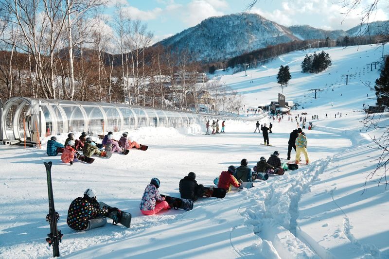 Hokkaido Sapporo Teine Ski Resort | One-Day Skiing/Snowboarding Tour, Chinese Instruction (Includes Shuttle Bus, Ski Equipment, Chinese Ski Instructor) - Two 100-minute lessons on Sapporo Teine’s snow